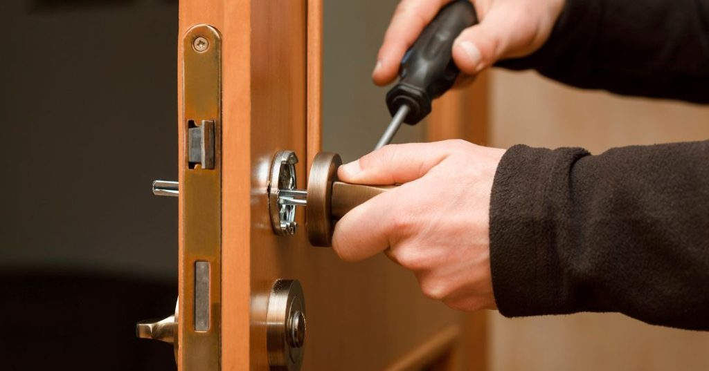 Como Identificar Quando a Fechadura Precisa Ser Trocada em Caxias do Sul: 6 Dicas capa chaveiro